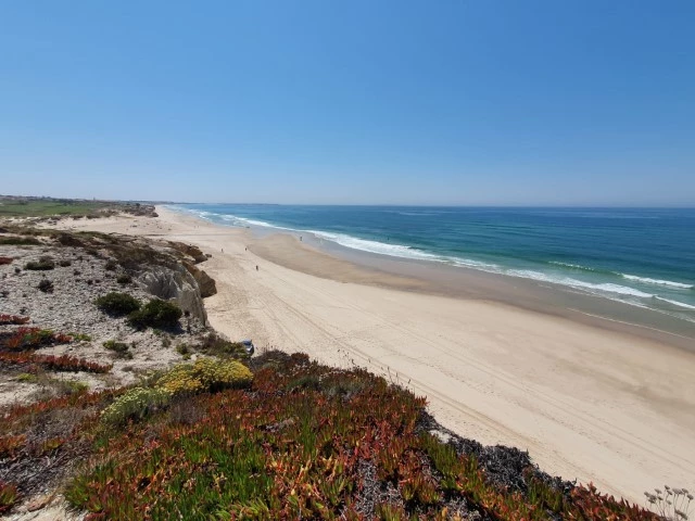 MORADIA COM 4 QUARTOS EN-SUITE, VISTA CAMPO DE GOLF, MAR E A 300M DA PRAIA