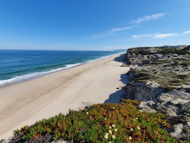 MORADIA COM 4 QUARTOS EN-SUITE, VISTA CAMPO DE GOLF, MAR E A 300M DA PRAIA