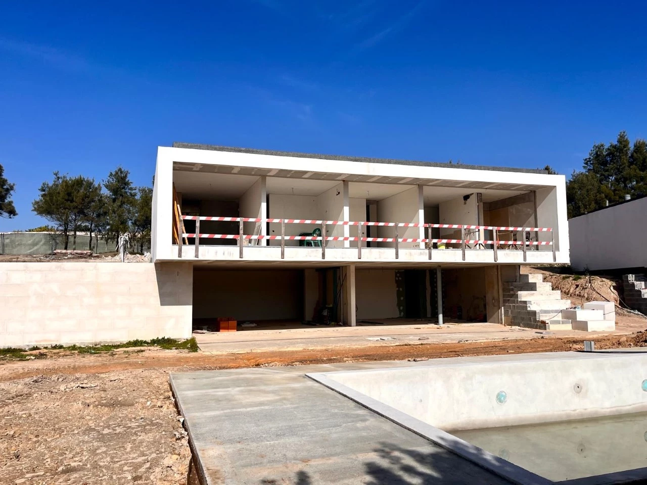 06 MORADIA ISOLADA COM 4 QUARTOS, JARDIM E PISCINA NO BOM SUCESSO RESORT, A 7 MINUTOS DA LAGOA DE ÓBIDOS E DAS PRAIAS DO OESTE