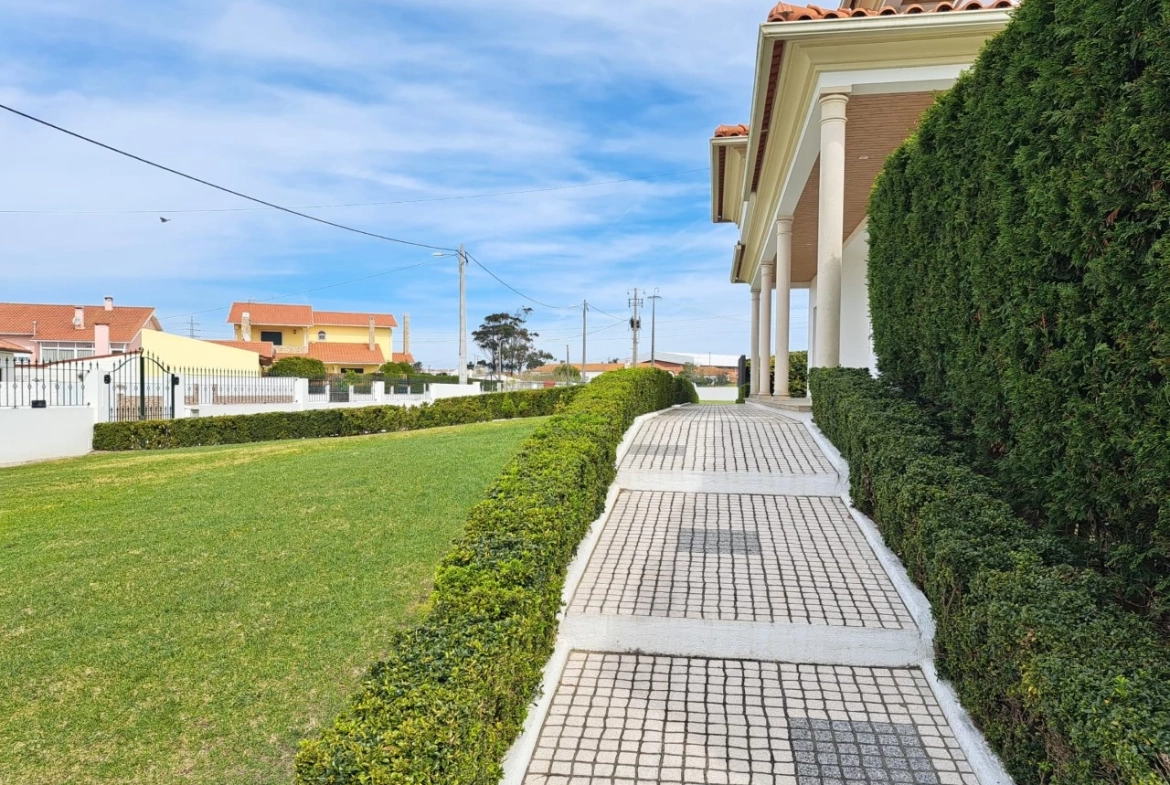 MORADIA COM EXCELENTES AREAS E PISCINA A 3 MINUTOS DA PRAIA DA VIEIRA