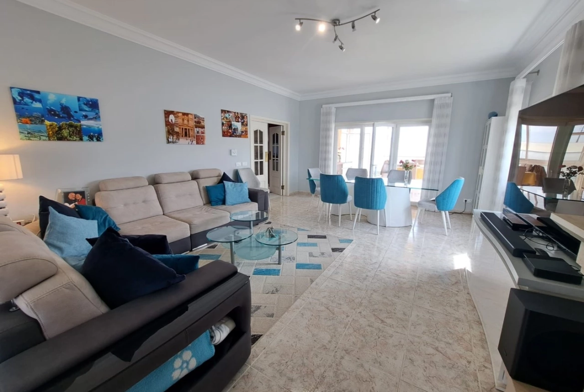 MORADIA COM EXCELENTES AREAS E PISCINA A 3 MINUTOS DA PRAIA DA VIEIRA