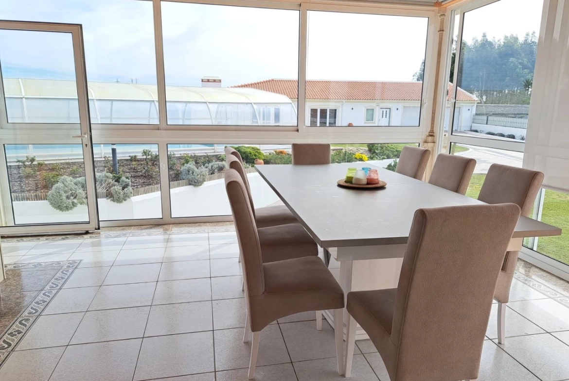 MORADIA COM EXCELENTES AREAS E PISCINA A 3 MINUTOS DA PRAIA DA VIEIRA