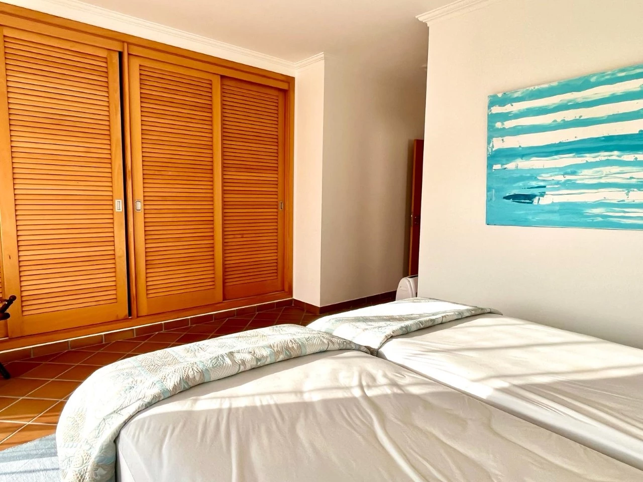 12 MORADIA EM BANDA COM 3 QUARTOS E LUGAR DE GARAGEM JUNTO À BEIRA MAR, NO PRAIA D’EL REY BEACH & GOLF RESORT, PERTO DAS PRAIAS DE PENICHE
