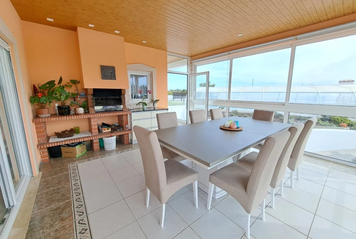 MORADIA COM EXCELENTES AREAS E PISCINA A 3 MINUTOS DA PRAIA DA VIEIRA
