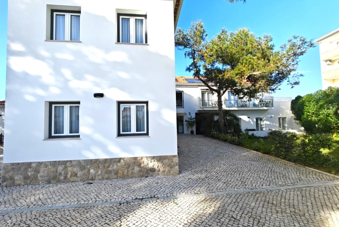 OPORTUNIDADE DE INVESTIMENTO A APENAS 400 METROS DA PRAIA DA CONSOLAÇÃO!