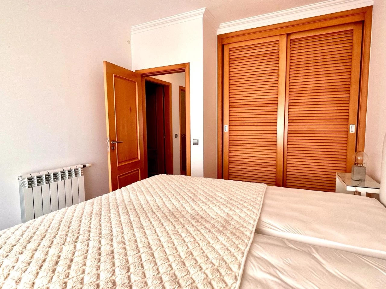 16 MORADIA EM BANDA COM 3 QUARTOS E LUGAR DE GARAGEM JUNTO À BEIRA MAR, NO PRAIA D’EL REY BEACH & GOLF RESORT, PERTO DAS PRAIAS DE PENICHE
