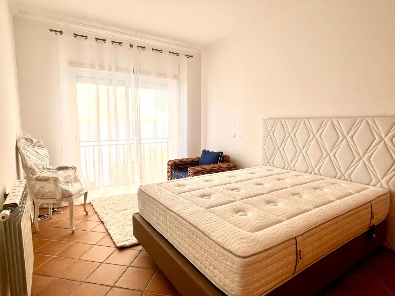 18 MORADIA EM BANDA COM 3 QUARTOS E LUGAR DE GARAGEM JUNTO À BEIRA MAR, NO PRAIA D’EL REY BEACH & GOLF RESORT, PERTO DAS PRAIAS DE PENICHE
