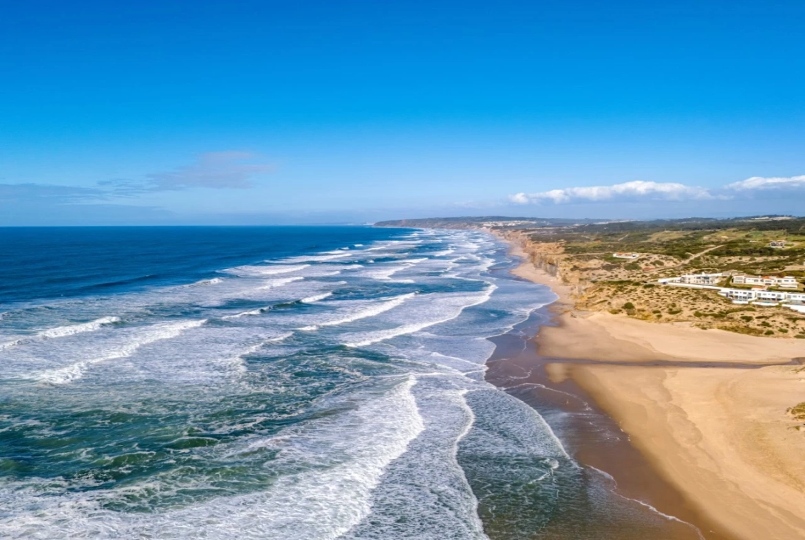 OPORTUNIDADE DE INVESTIMENTO A APENAS 400 METROS DA PRAIA DA CONSOLAÇÃO!