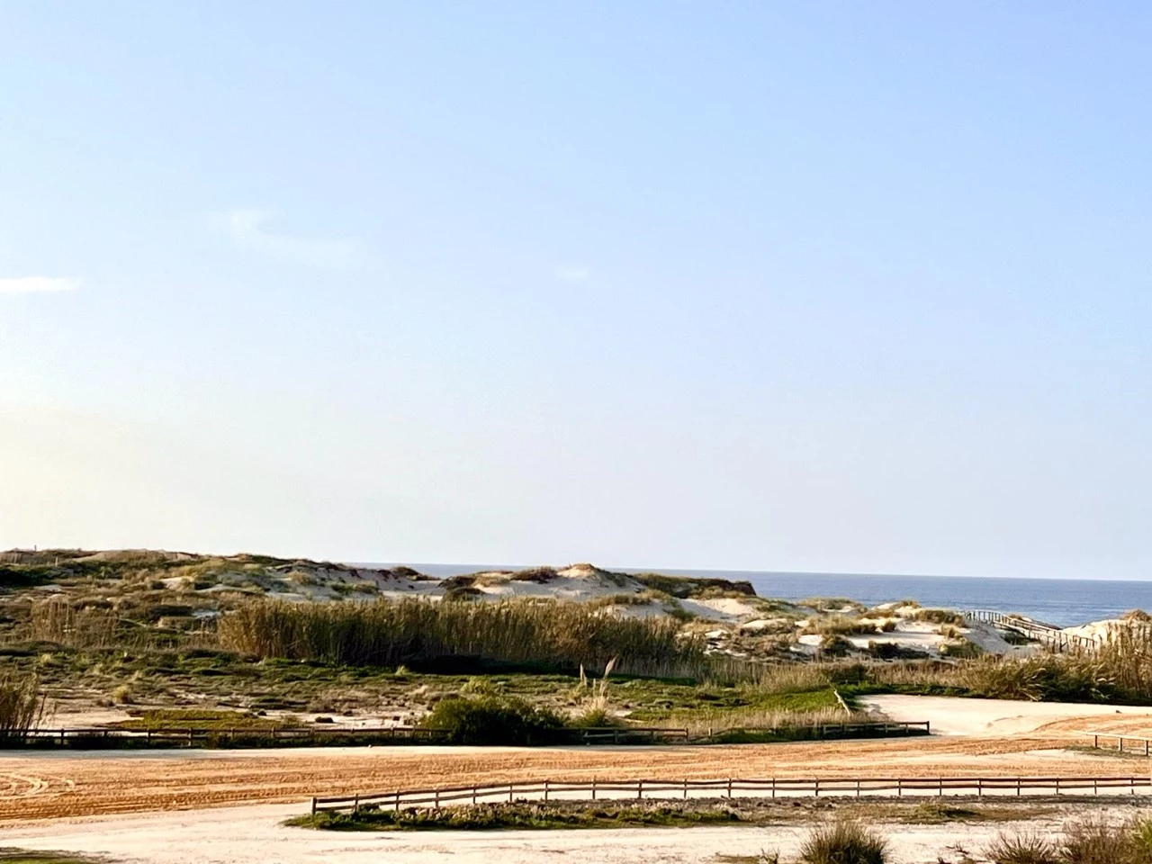 22 MORADIA EM BANDA COM 3 QUARTOS E LUGAR DE GARAGEM JUNTO À BEIRA MAR, NO PRAIA D’EL REY BEACH & GOLF RESORT, PERTO DAS PRAIAS DE PENICHE