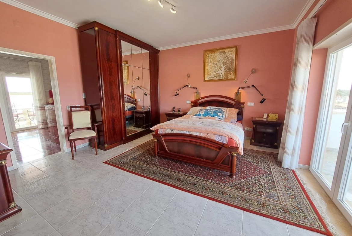MORADIA COM EXCELENTES AREAS E PISCINA A 3 MINUTOS DA PRAIA DA VIEIRA