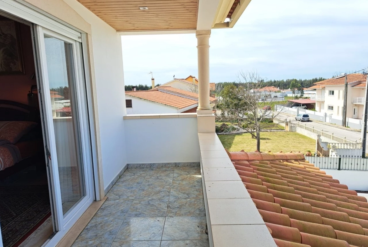 MORADIA COM EXCELENTES AREAS E PISCINA A 3 MINUTOS DA PRAIA DA VIEIRA