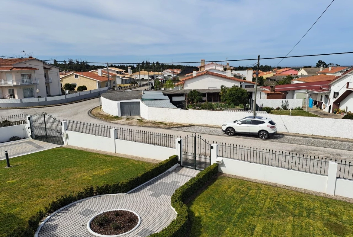 MORADIA COM EXCELENTES AREAS E PISCINA A 3 MINUTOS DA PRAIA DA VIEIRA
