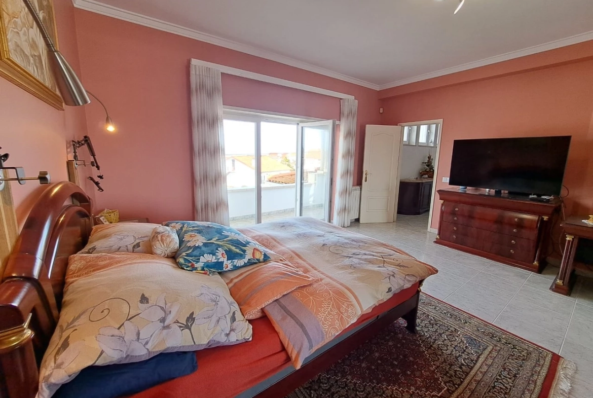 MORADIA COM EXCELENTES AREAS E PISCINA A 3 MINUTOS DA PRAIA DA VIEIRA