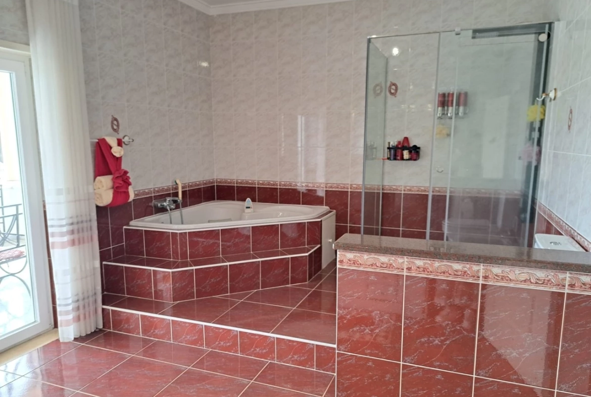MORADIA COM EXCELENTES AREAS E PISCINA A 3 MINUTOS DA PRAIA DA VIEIRA