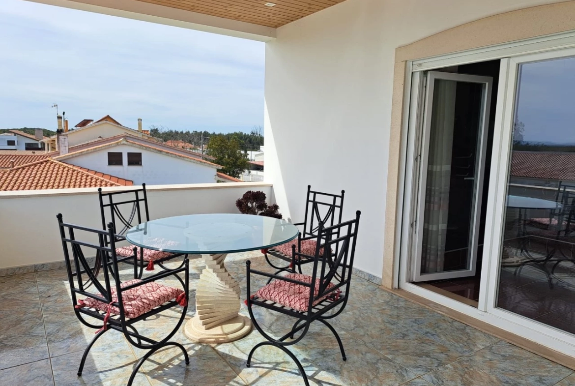 MORADIA COM EXCELENTES AREAS E PISCINA A 3 MINUTOS DA PRAIA DA VIEIRA