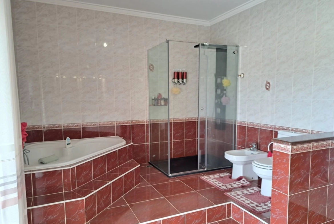 MORADIA COM EXCELENTES AREAS E PISCINA A 3 MINUTOS DA PRAIA DA VIEIRA