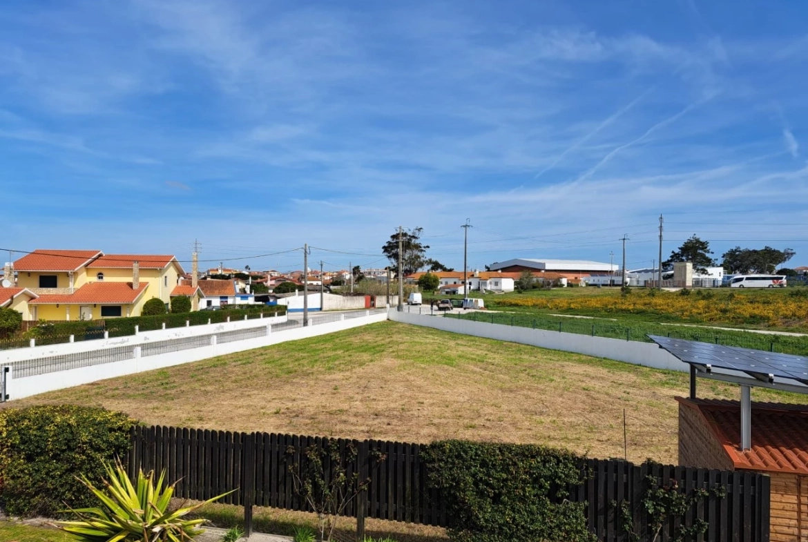 MORADIA COM EXCELENTES AREAS E PISCINA A 3 MINUTOS DA PRAIA DA VIEIRA