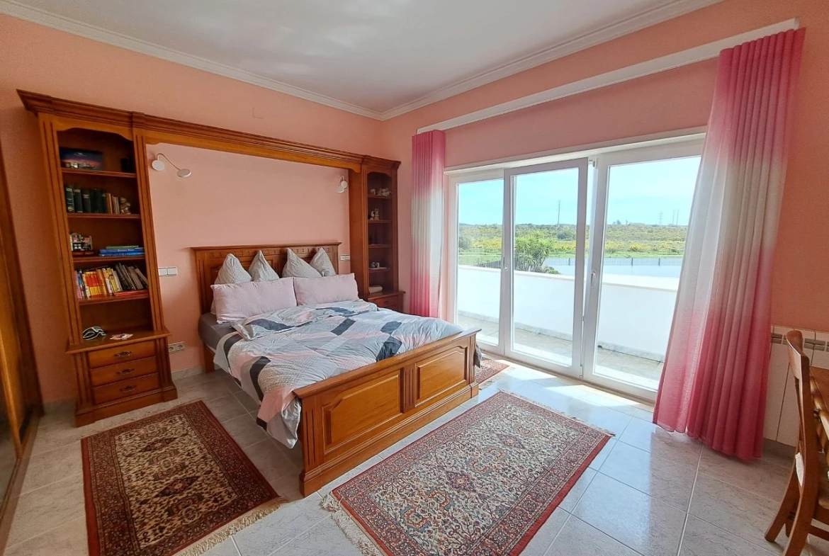 MORADIA COM EXCELENTES AREAS E PISCINA A 3 MINUTOS DA PRAIA DA VIEIRA