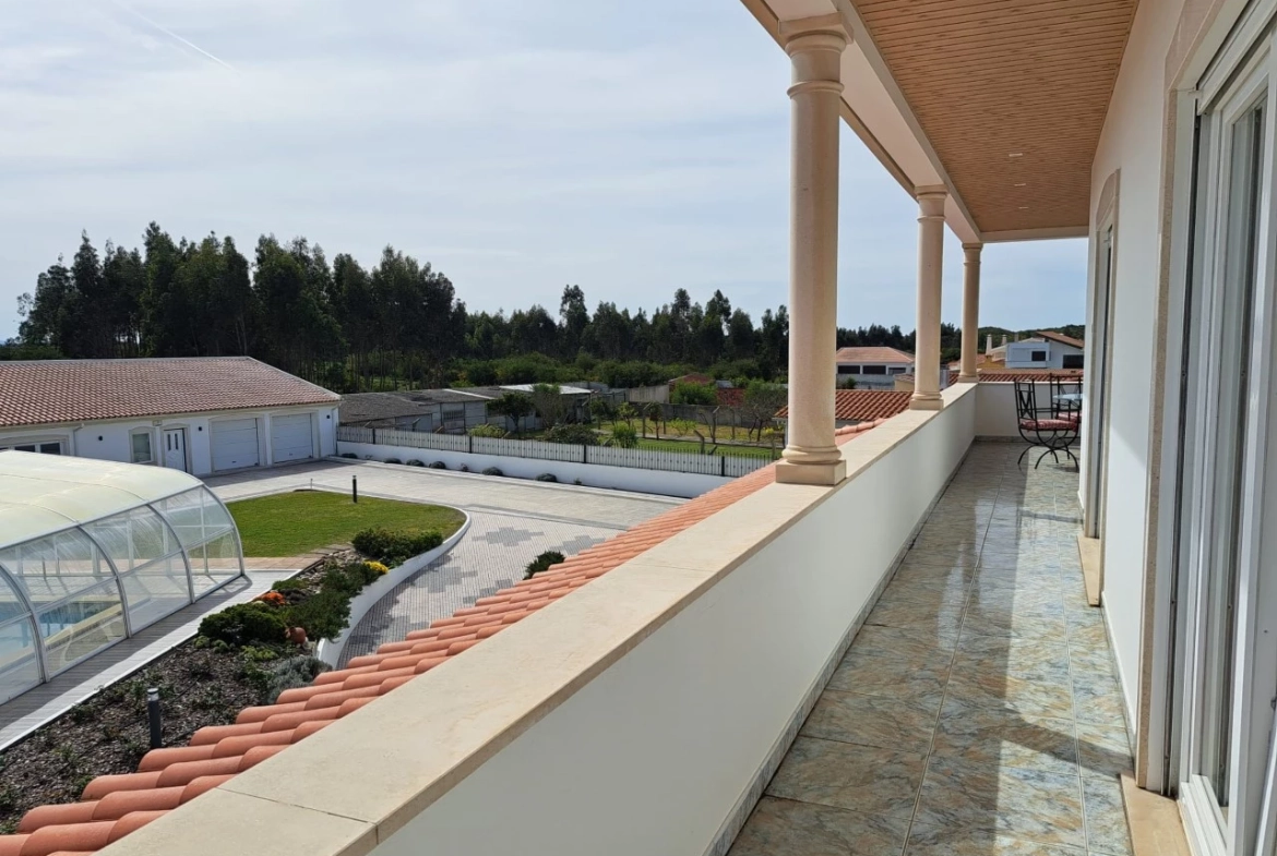MORADIA COM EXCELENTES AREAS E PISCINA A 3 MINUTOS DA PRAIA DA VIEIRA