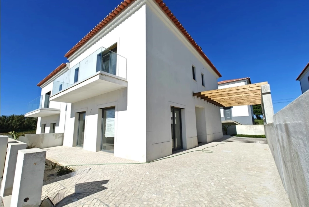 MORADIA NOVA A 5 MINUTOS DAS PRAIAS – PENICHE > ATOUGUIA DA BALEIA