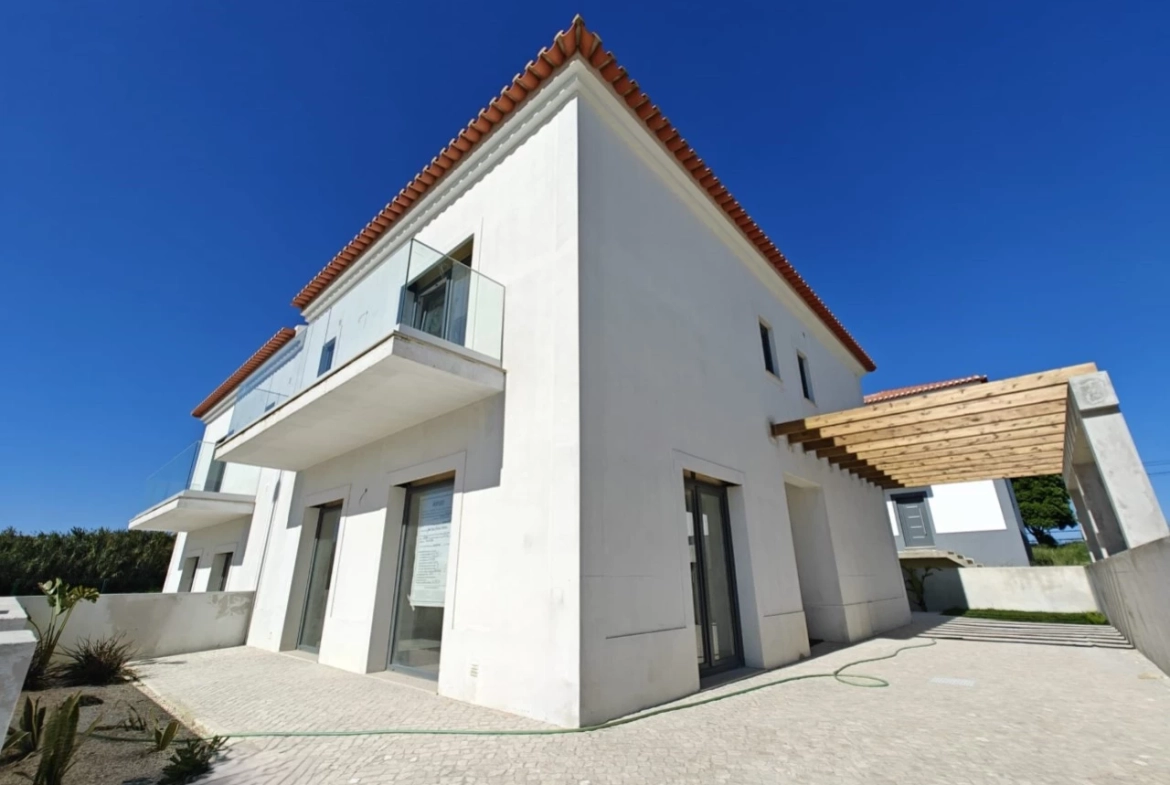 MORADIA NOVA A 5 MINUTOS DAS PRAIAS – PENICHE > ATOUGUIA DA BALEIA