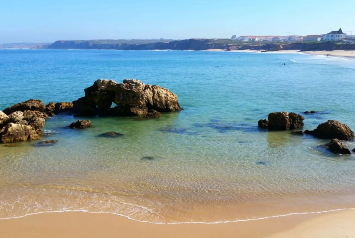 MORADIA NOVA A 5 MINUTOS DAS PRAIAS – PENICHE > ATOUGUIA DA BALEIA
