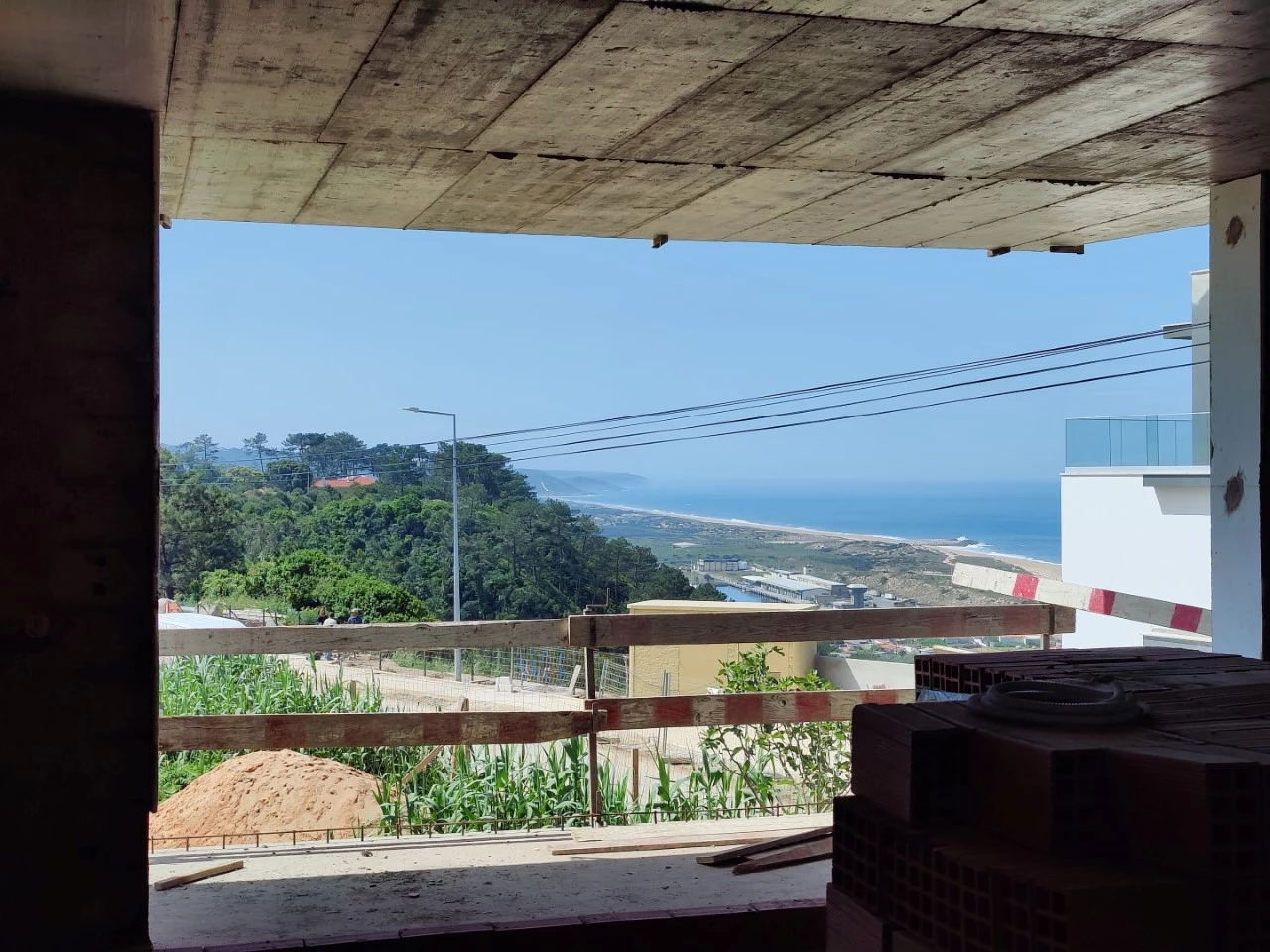 04 APARTAMENTO T2 NOVO, NA NAZARÉ