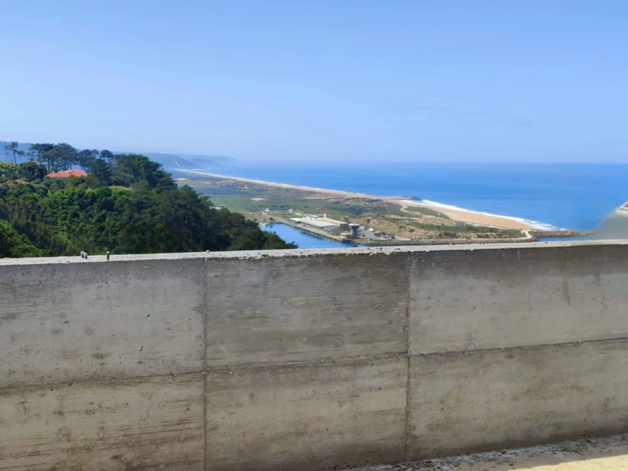 14 APARTAMENTO T2 NOVO, NA NAZARÉ
