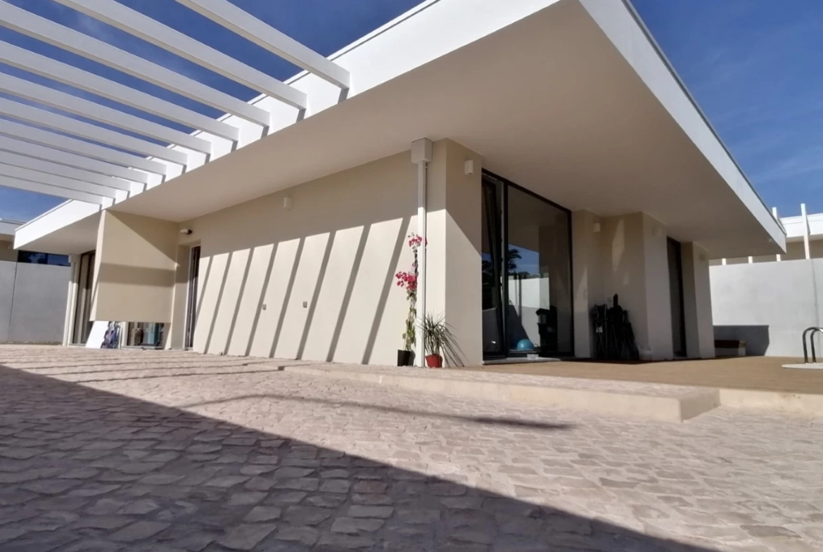 Moradia com piscina e a apenas 5 minutos da praia da Foz do Arelho