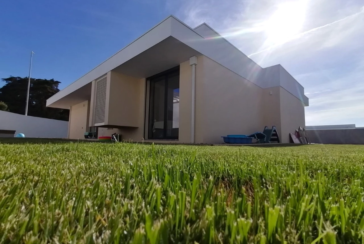 Moradia com piscina e a apenas 5 minutos da praia da Foz do Arelho