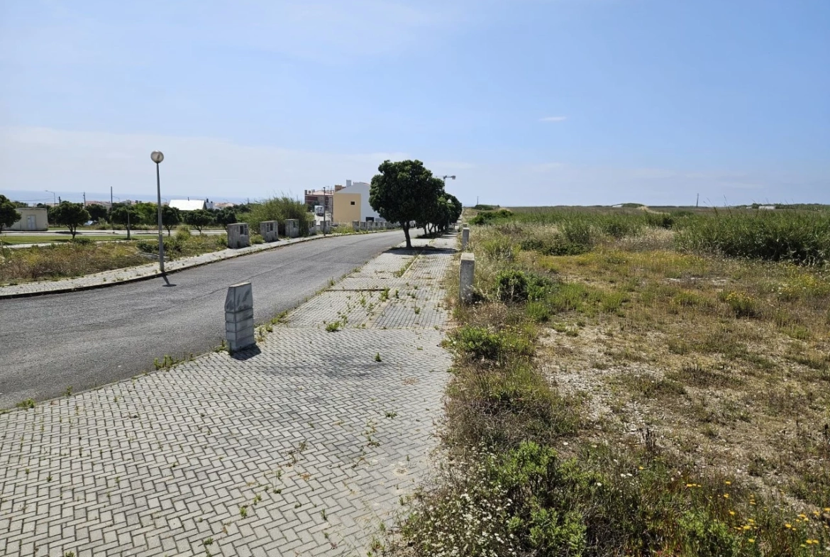 Lotes a apenas 800 metros da praia