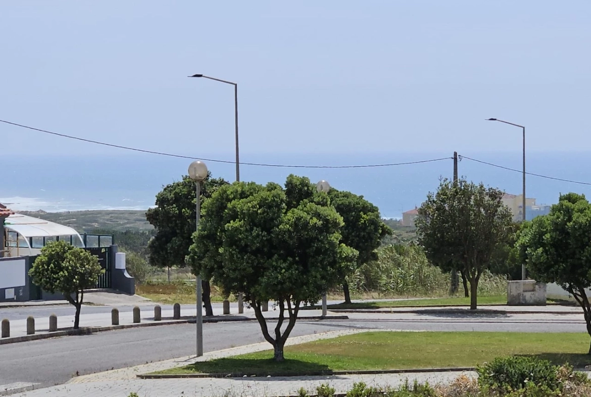 Lotes a apenas 800 metros da praia