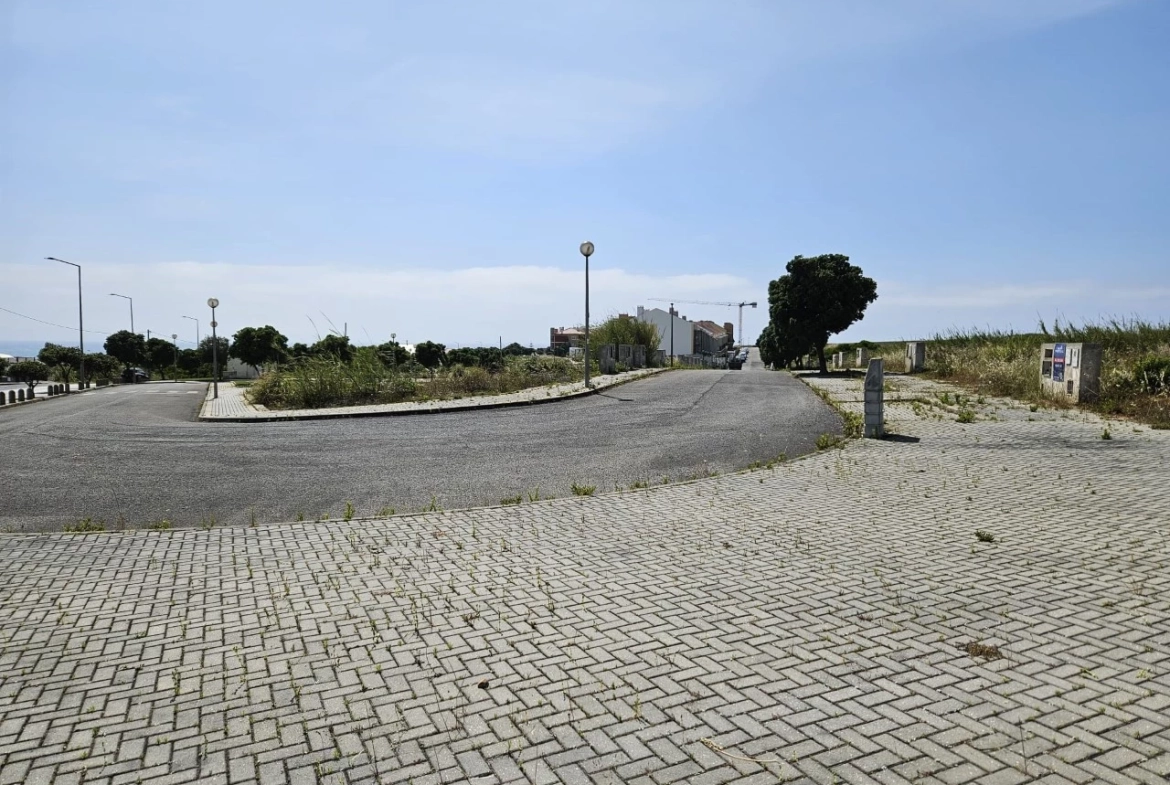Lotes a apenas 800 metros da praia