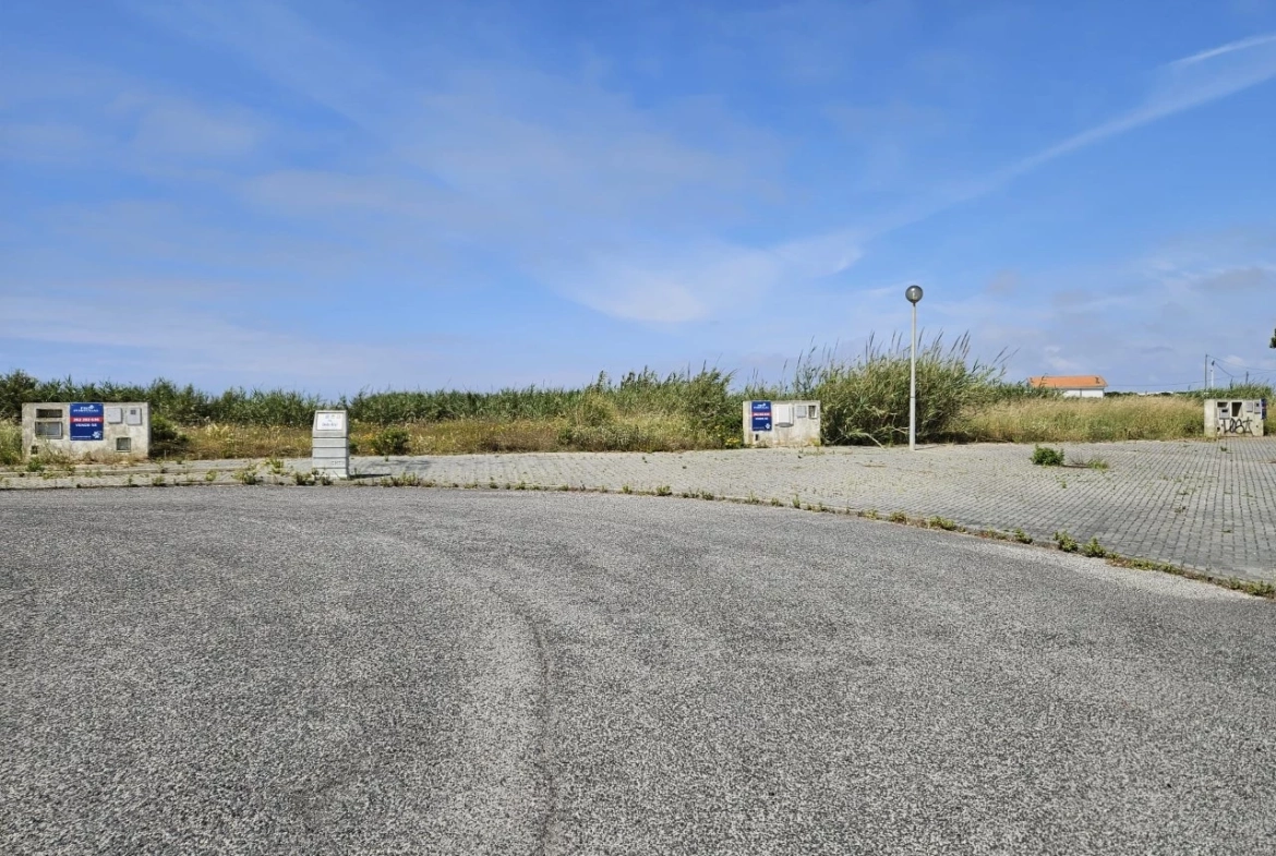 Lotes a apenas 800 metros da praia