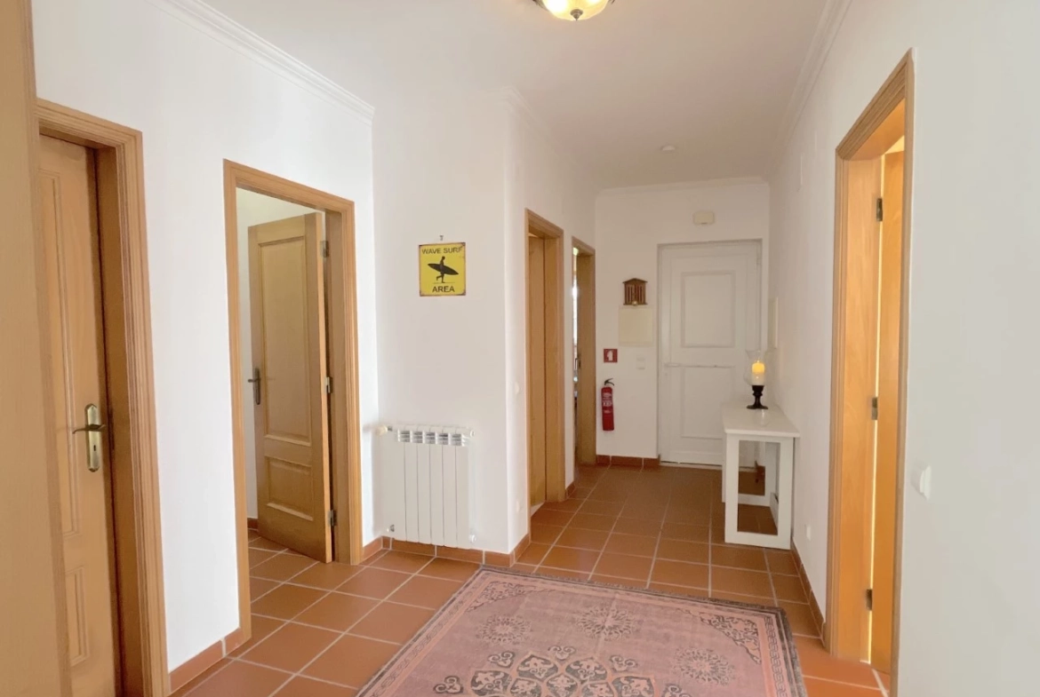 Apartamento T3 com terraço e vista para o golf no Praia d’el Rey Beach & Golf Resort, junto às praias do Baleal