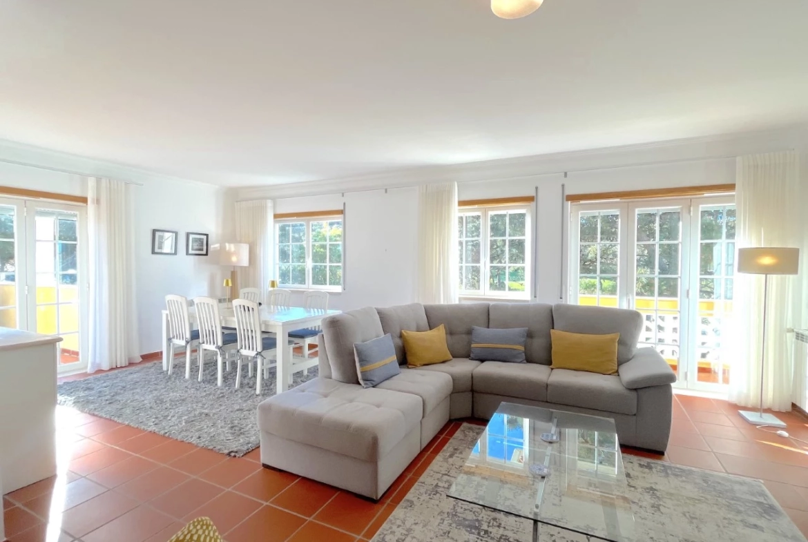 Apartamento T3 com terraço e vista para o golf no Praia d’el Rey Beach & Golf Resort, junto às praias do Baleal