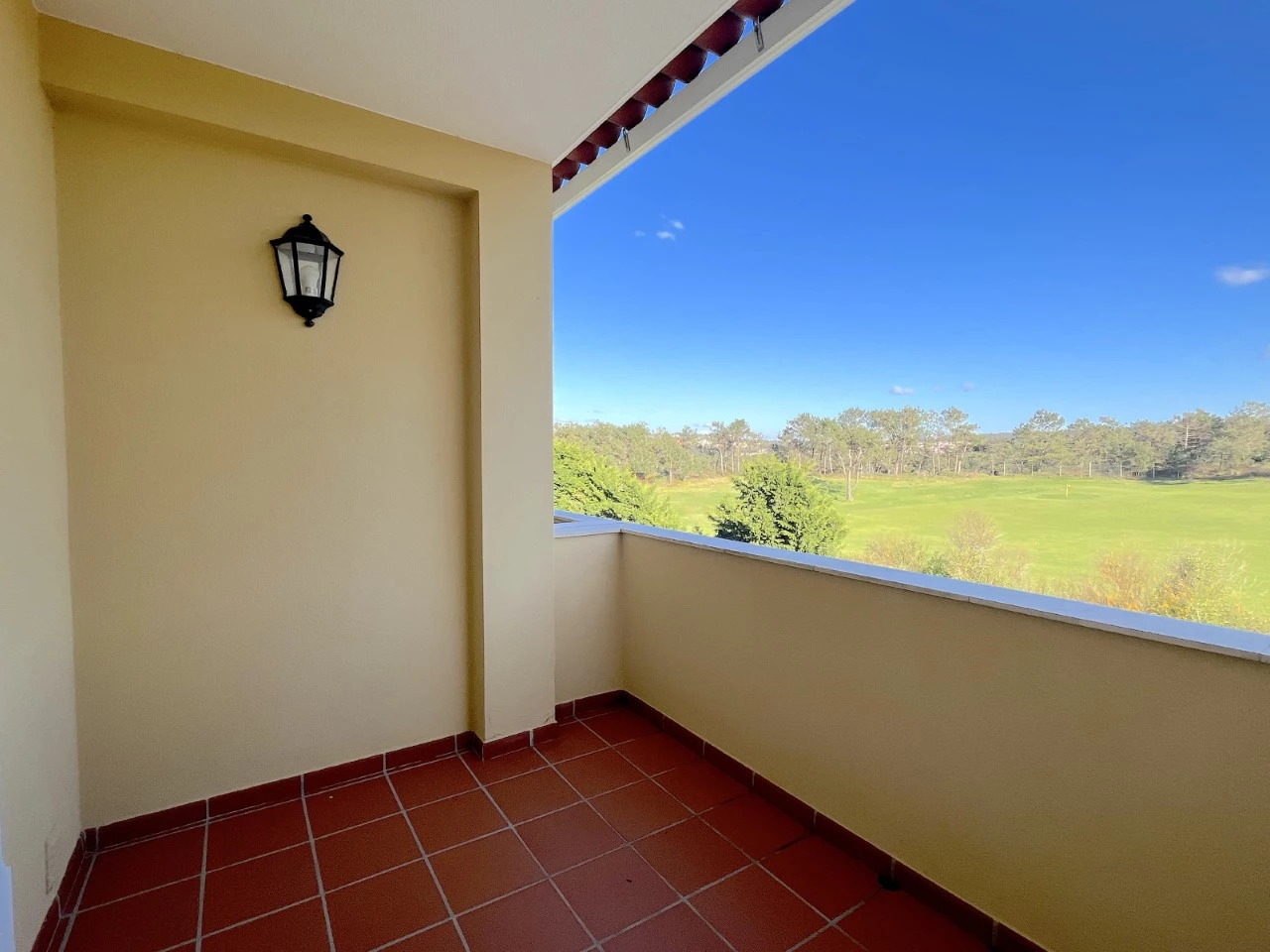 ID0cd29401-0000-0500-0000-00001506305b.jpg Apartamento T3 com terraço e vista para o golf no Praia d’el Rey Beach & Golf Resort, junto às praias do Baleal