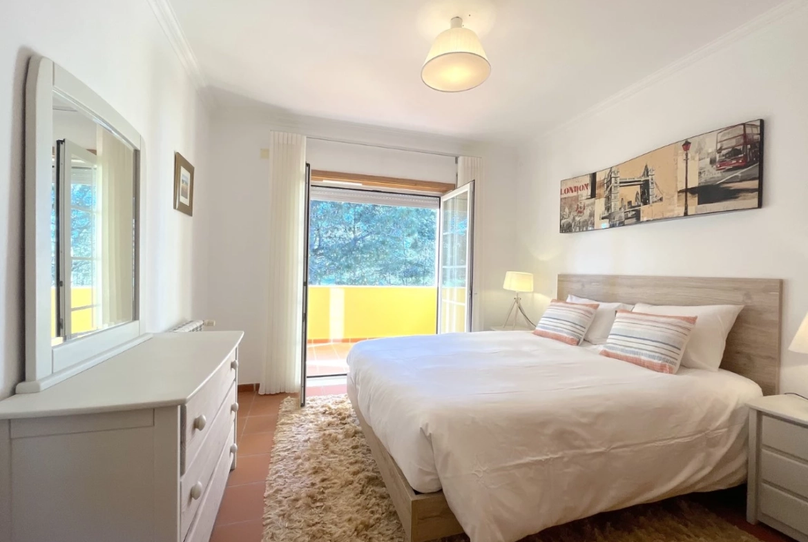 Apartamento T3 com terraço e vista para o golf no Praia d’el Rey Beach & Golf Resort, junto às praias do Baleal