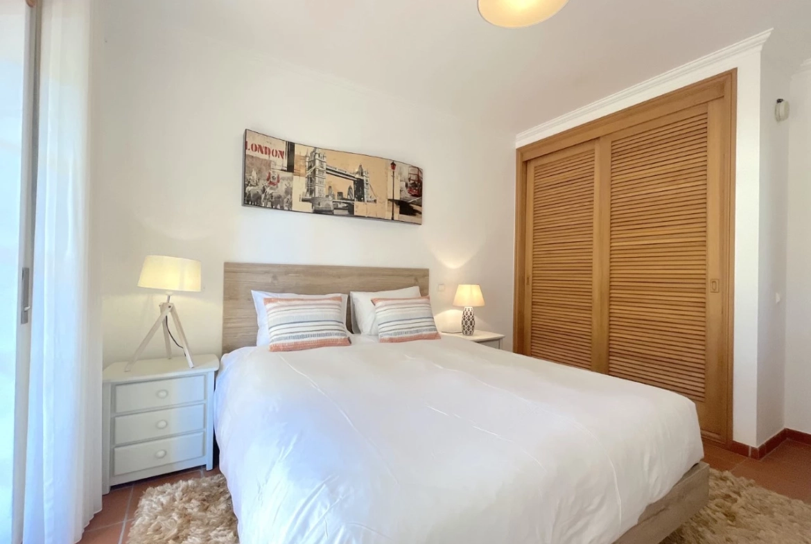 Apartamento T3 com terraço e vista para o golf no Praia d’el Rey Beach & Golf Resort, junto às praias do Baleal