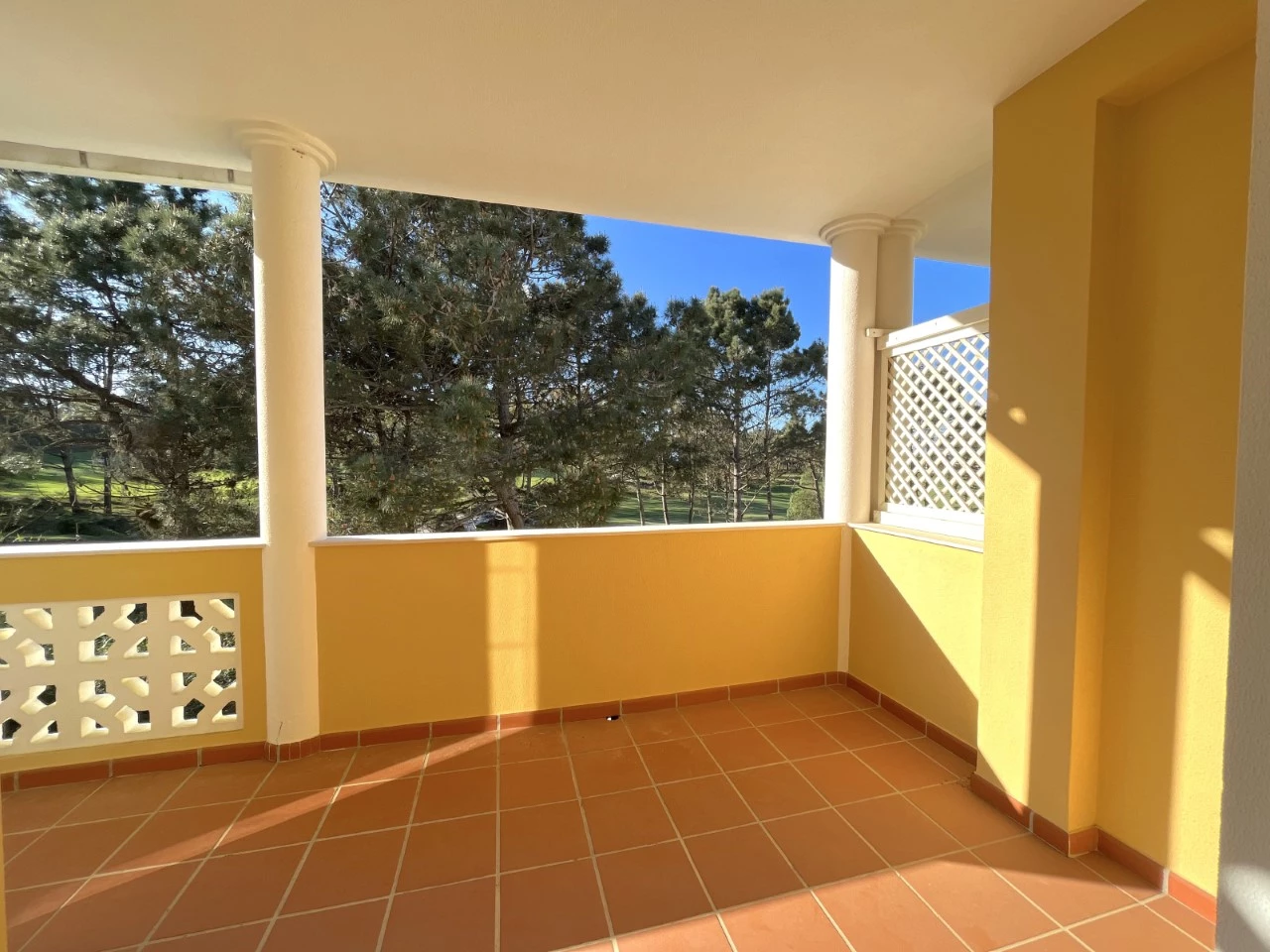 ID0cd29401-0000-0500-0000-000015063062.jpg Apartamento T3 com terraço e vista para o golf no Praia d’el Rey Beach & Golf Resort, junto às praias do Baleal