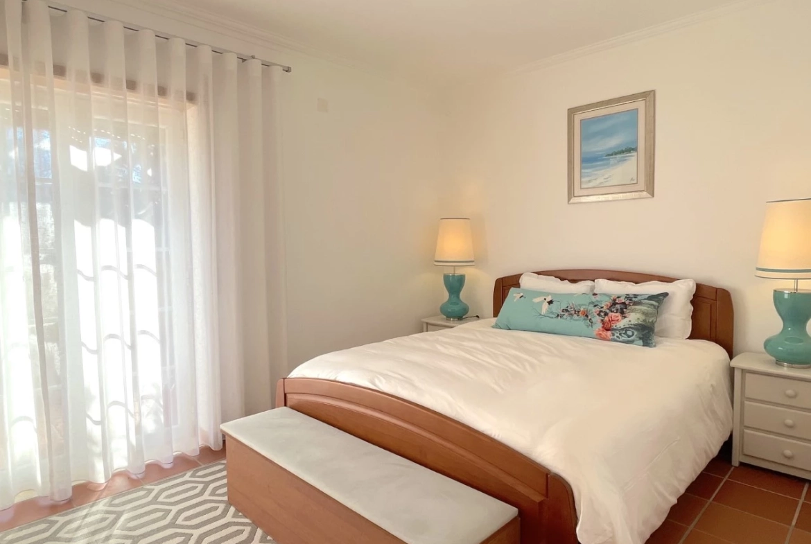 Apartamento T3 com terraço e vista para o golf no Praia d’el Rey Beach & Golf Resort, junto às praias do Baleal