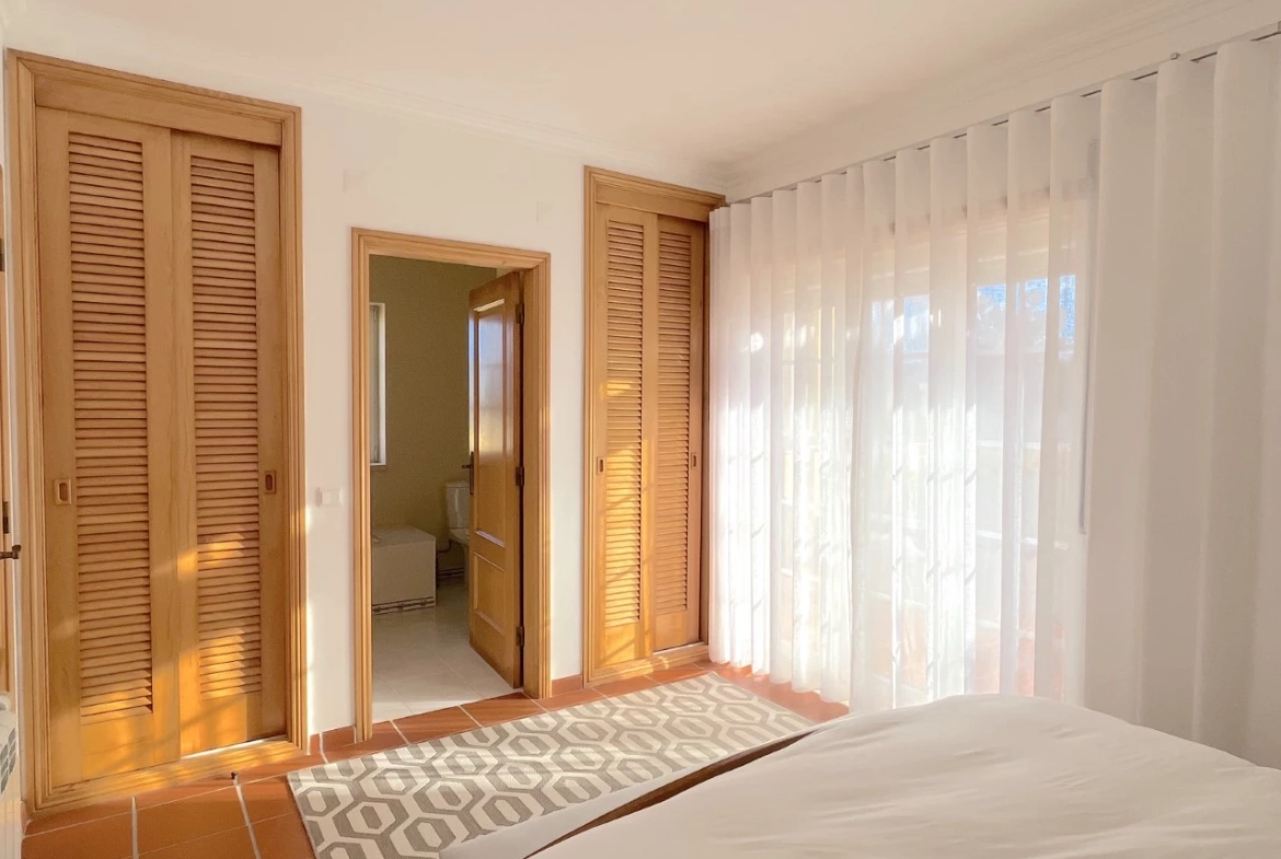 Apartamento T3 com terraço e vista para o golf no Praia d’el Rey Beach & Golf Resort, junto às praias do Baleal