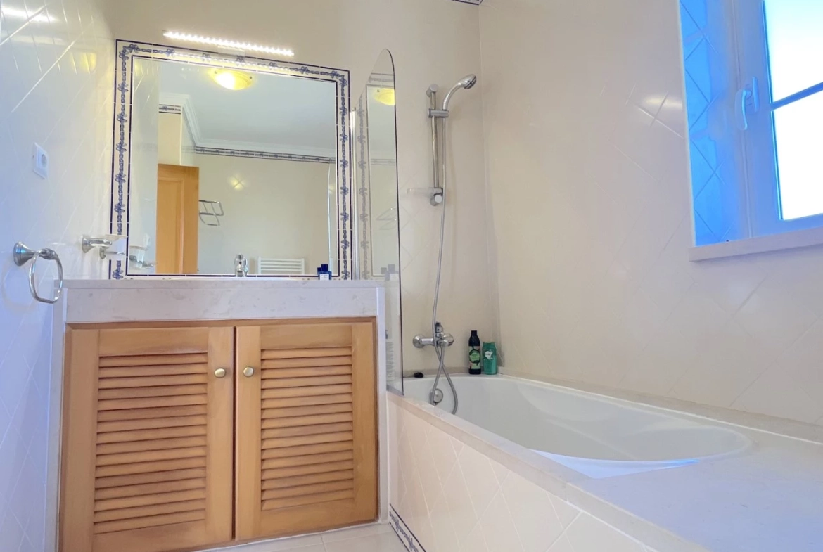 Apartamento T3 com terraço e vista para o golf no Praia d’el Rey Beach & Golf Resort, junto às praias do Baleal