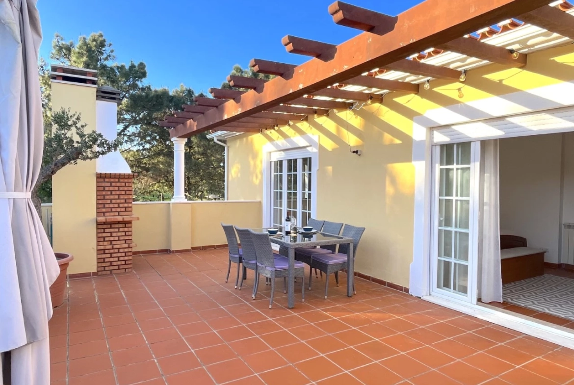Apartamento T3 com terraço e vista para o golf no Praia d’el Rey Beach & Golf Resort, junto às praias do Baleal