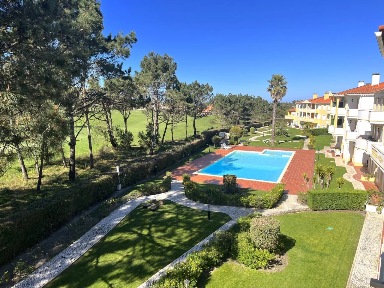 ID0cd29401-0000-0500-0000-000015063073.jpg Apartamento T3 com terraço e vista para o golf no Praia d’el Rey Beach & Golf Resort, junto às praias do Baleal