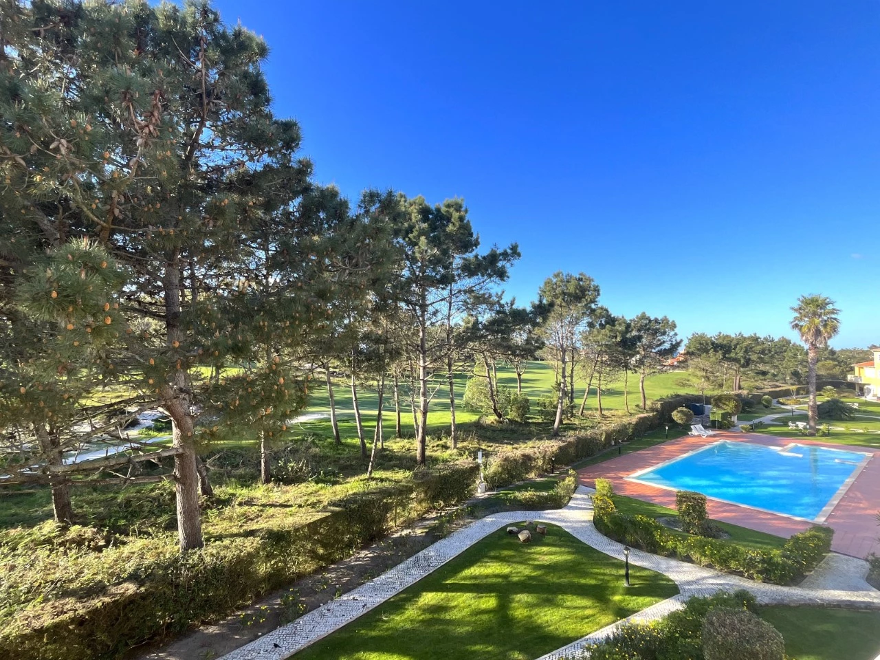 ID0cd29401-0000-0500-0000-000015063074.jpg Apartamento T3 com terraço e vista para o golf no Praia d’el Rey Beach & Golf Resort, junto às praias do Baleal