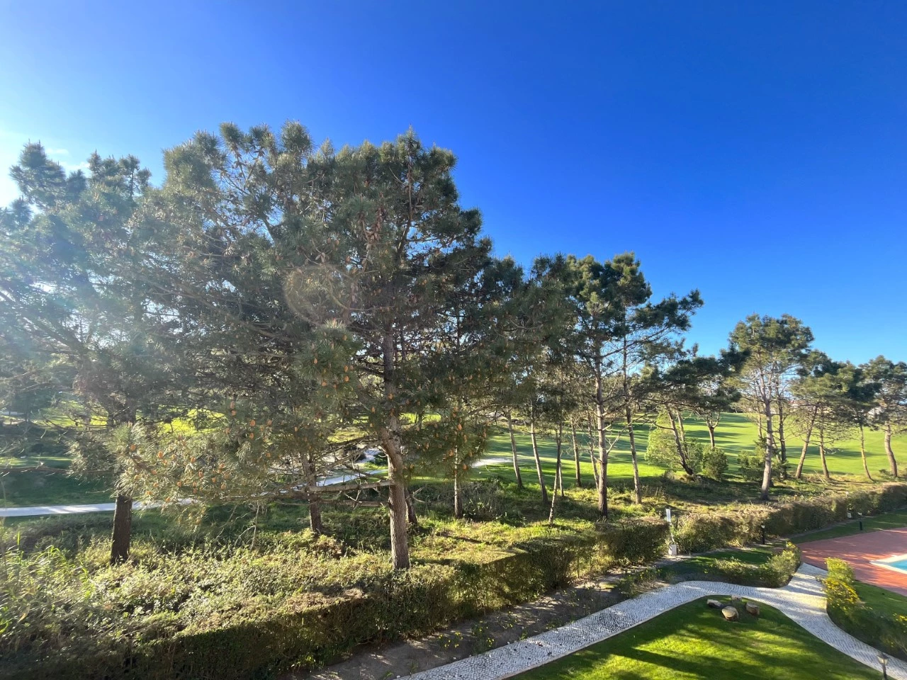 ID0cd29401-0000-0500-0000-000015063075.jpg Apartamento T3 com terraço e vista para o golf no Praia d’el Rey Beach & Golf Resort, junto às praias do Baleal