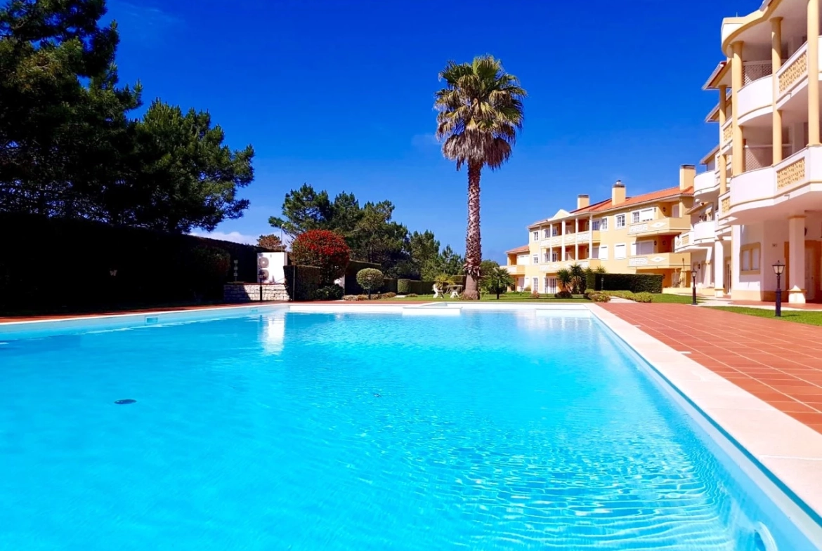Apartamento T3 com terraço e vista para o golf no Praia d’el Rey Beach & Golf Resort, junto às praias do Baleal