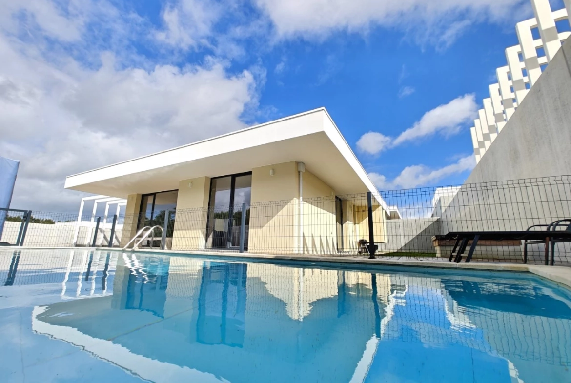 Moradia com piscina e a apenas 5 minutos da praia da Foz do Arelho