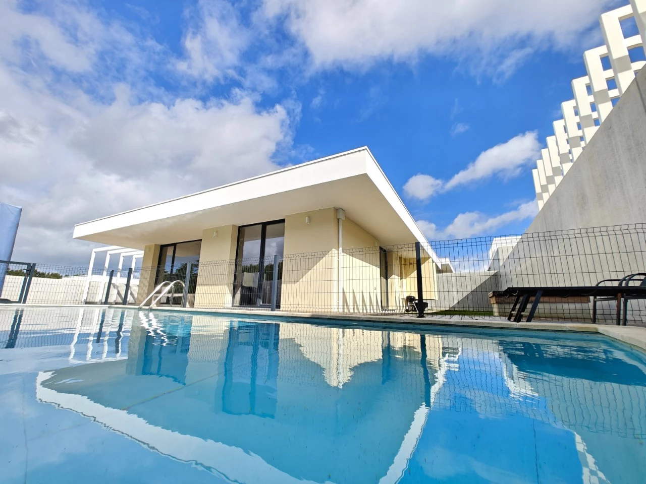 IDda3f9501-0000-0500-0000-0000150efafe.jpg Moradia com piscina e a apenas 5 minutos da praia da Foz do Arelho